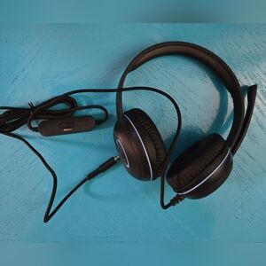 NWOT Cyber Acoustics Black Wired Headphones